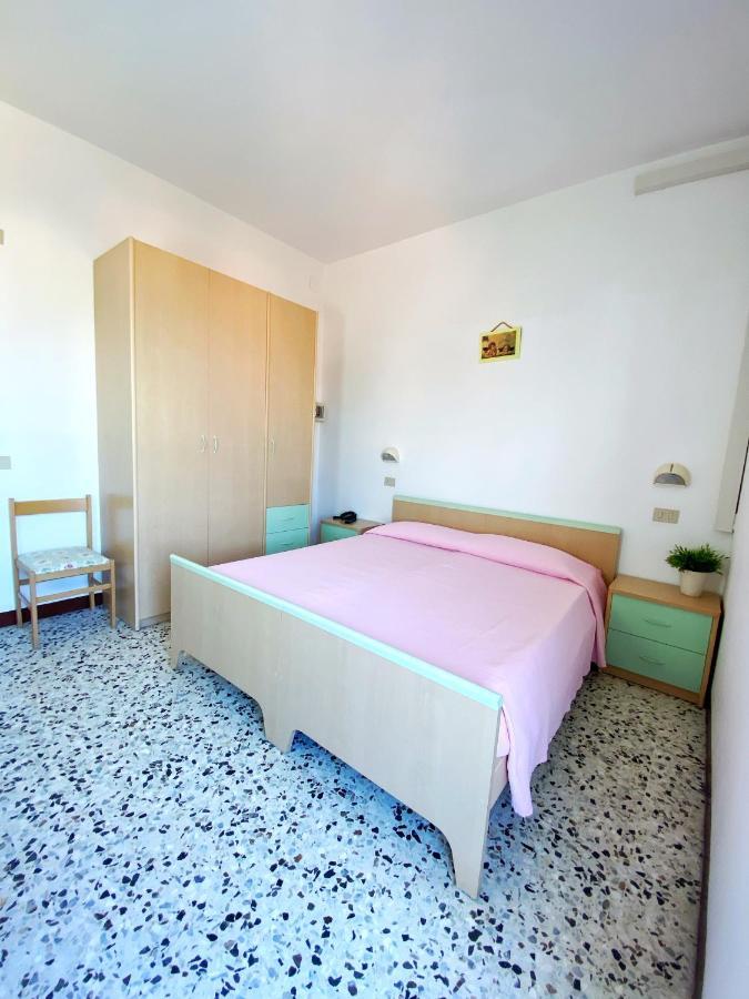 Hotel Dinarica Marotta Exterior photo