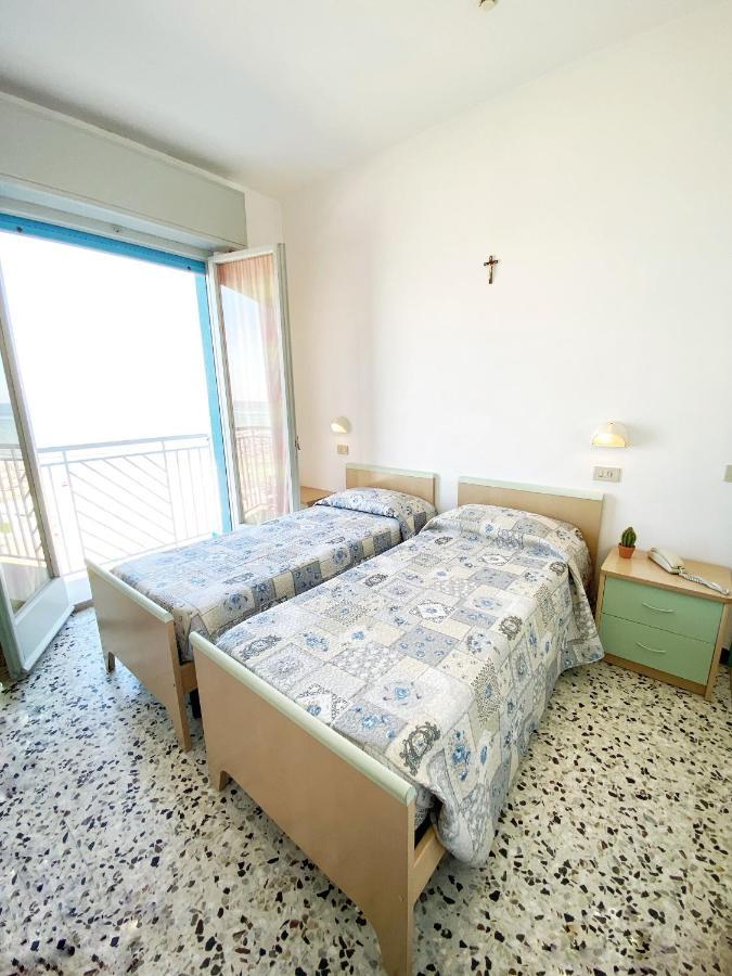 Hotel Dinarica Marotta Exterior photo